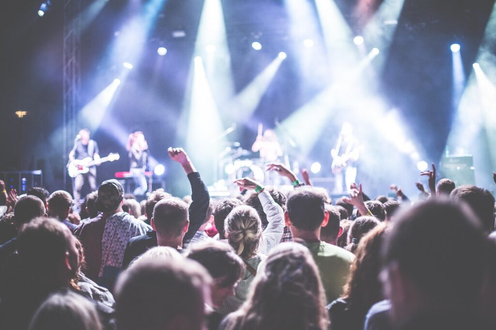 ¿Grupo en directo o DJ para tu boda? Cómo elegir